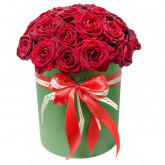 Букет из красных роз в коробке «Принцесса София»