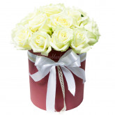 Букет из белых роз в коробке «Принцесса Диана»